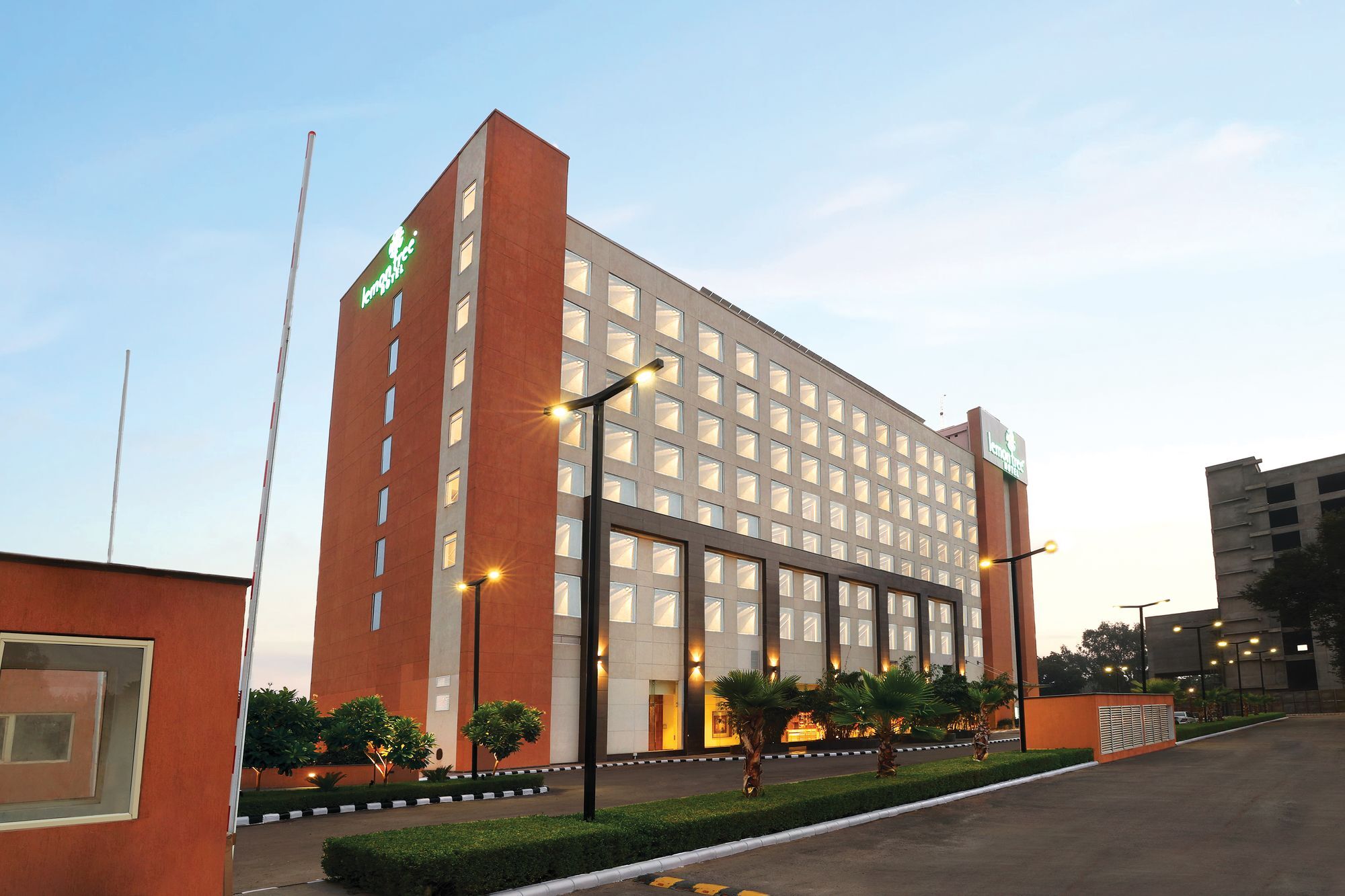 Lemon Tree Hotel Sohna Road Gurgaon Exteriör bild